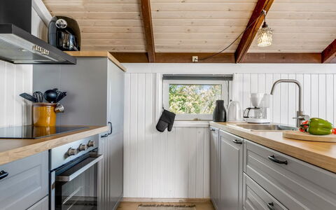 Eliana - 350M from the Sea: Bois, Cuisine, Sol, Comptoir, Appareil De Cuisine, Design Intérieur, Cabinetry, Plafond, Principaux Appliance, Électroménager