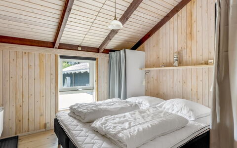 Eliana - 350M from the Sea: Bois, Chambre, Plafond, Lit, Design Intérieur, Sol, Domicile, Meubles, Literie, Drap De Lit