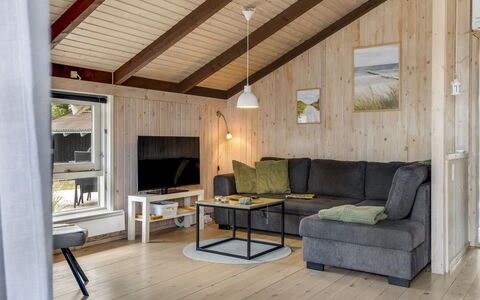 Eliana - 350M from the Sea: Bois, Sol, Plafond, Design Intérieur, Sol, Meubles, Parquet, Pièce, Domicile, Salon