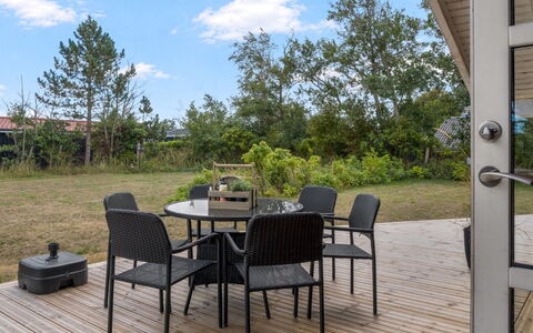 Eliana - 350M from the Sea: Meubles, Chaise, Mobilier De Jardin, Table, Tableau De Plein Air, Table Cuisine Et Salle A Manger, Ombre, Table Basse, Jardin, Patio