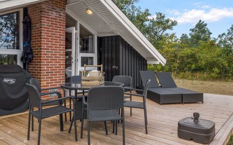 Eliana - 350M from the Sea: Bois, Porche, Meubles, Domicile, Chaise, Porte, Plate-Forme, Chalet, Dur, Tache De Bois