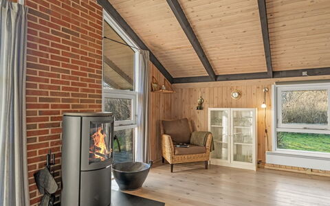 Eliana - 350M from the Sea: Maison, Domicile, Toit, Chalet, Biens, Aménagement Paysager, Batiments Jardin, Siding, Ferme