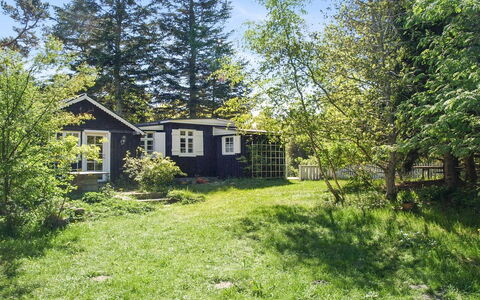 Laurine - 2.7Km from the Sea: 