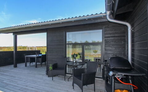 Ariadne - 900M from the Sea: Appartement, Ombre, Balcon, Chaise, Clôture, Mobilier De Jardin, Aluminium, Gazon Artificiel