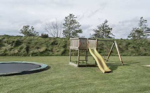 Damita - 350M from the Sea: Bois, Toit, Maison, Chalet, Porte, Domicile, Siding, Lot Terre, Batiments Jardin, Cabanon