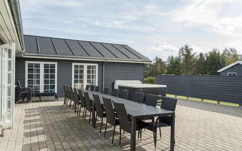 Damita - 350M from the Sea: Bois, Domicile, Porche, Plate-Forme, Dur, Toit, Tache De Bois, Parquet, Eco Hôtel