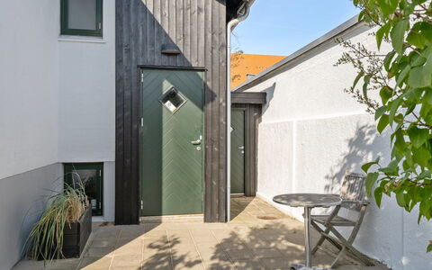 Evgenia - 950M from the Sea: Porte, Domicile, Composite, Accueil Porte, Siding, Béton, Dur, Planche