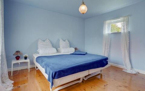 Ater - 800M from the Sea: Bleu, Meubles, Design Intérieur, Chambre, Lit, Sol, Sol, Textile, Literie, Linge