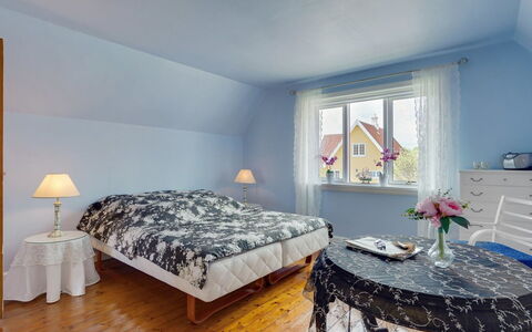 Ater - 800M from the Sea: Bleu, Meubles, Lit, Design Intérieur, Chambre, Sol, Sol, Drap De Lit, Literie, Plafond