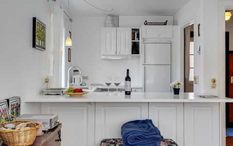 Ater - 800M from the Sea: Meubles, Design Intérieur, Cabinetry, Comptoir, Cuisine, Sol, Appareil De Cuisine, Éclairage, Domicile, Pièce