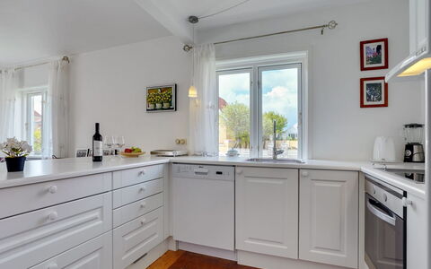 Ater - 800M from the Sea: Sol, Cuisine, Design Intérieur, Cabinetry, Bois, Sol, Appareil De Cuisine, Comptoir, Plafond, Principaux Appliance