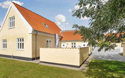Minte - 450M from the Sea: Toit, Façade, Maison, Architecture, Zone Résidentielle, Domicile, Établissements Humains, Porte, Chalet, Biens