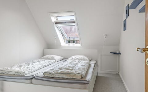 Minte - 450M from the Sea: Lit, Chambre, Sol, Bois, Literie, Drap De Lit, Sol, Design Intérieur, Meubles, Cadre De Lit
