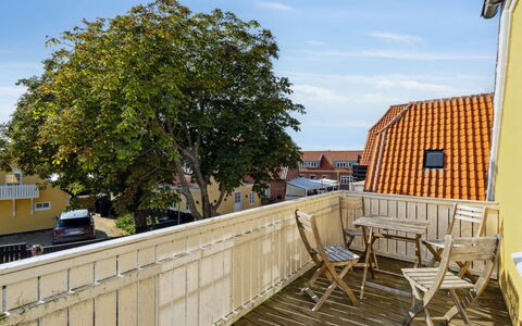 Ortrud - 200M from the Sea: Chalet, Domicile, Maison, Toit, Porche, Biens, Siding, Batiments Jardin, Ferme, Cour
