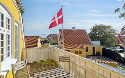Ortrud - 200M from the Sea: Chalet, Domicile, Maison, Toit, Porche, Biens, Siding, Batiments Jardin, Ferme, Cour