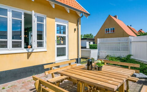Sölve - 900M from the Sea: Domicile, Ombre, Chalet, Porche, Siding, Biens, Clôture, Mobilier De Jardin, Balcon, Cour