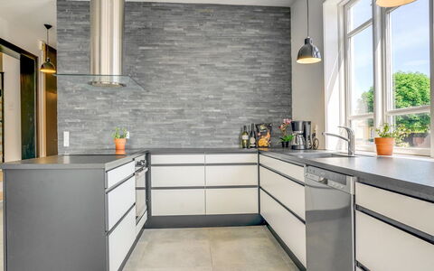 Sölve - 900M from the Sea: Sol, Bois, Sol, Cuisine, Design Intérieur, Comptoir, Cabinetry, Tuile, Parquet