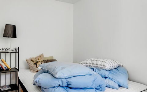 Viivi - 900M from the Sea: Lit, Chambre, Meubles, Literie, Drap De Lit, Linge, Design Intérieur, Textile, Sol, Pièce
