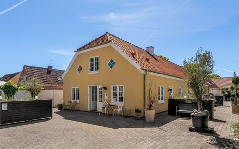 Viivi - 900M from the Sea: Bâtiment, Fenêtre, Maison, Zone Résidentielle, Toit, Domicile, Façade, Chalet, Porte, Établissements Humains