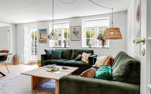 Viivi - 900M from the Sea: Meubles, Design Intérieur, Canapé, Sol, Mur, Salon, Sol, Pièce, Bois, Domicile