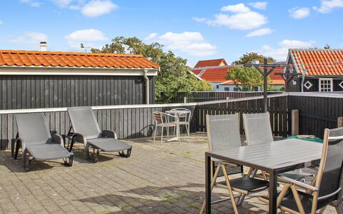 Borka - 150M from the Sea: Bois, Meubles, Mobilier De Jardin, Domicile, Tableau De Plein Air, Ombre, Chaise, Plate-Forme, Tache De Bois, Porche