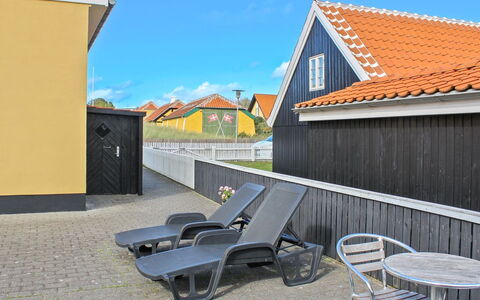 Borka - 150M from the Sea: Ombre, Dur, Tache De Bois, Piscine, Daylighting, Planche, Passerelle