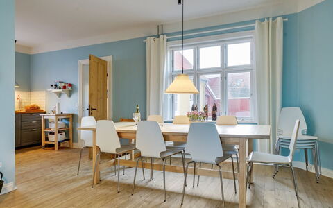 Reko - 500M from the Sea: Meubles, Design Intérieur, Sol, Bois, Sol, Plafond, Chaise, Parquet, Table Cuisine Et Salle A Manger, Salle À Manger