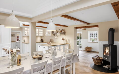 Juhana - 150M from the Sea: Bois, Toit, Architecture, Domicile, Maison, Chalet, Siding, Dur, Pente, Biens