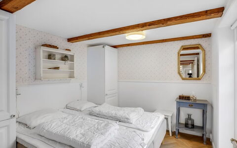 Juhana - 150M from the Sea: Design Intérieur, Chambre, Mur, Lit, Bois, Plafond, Meubles, Sol, Literie, Sol