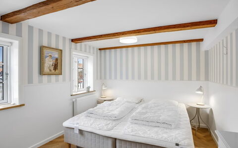 Juhana - 150M from the Sea: Design Intérieur, Bois, Chambre, Plafond, Sol, Sol, Lit, Literie, Drap De Lit, Linge