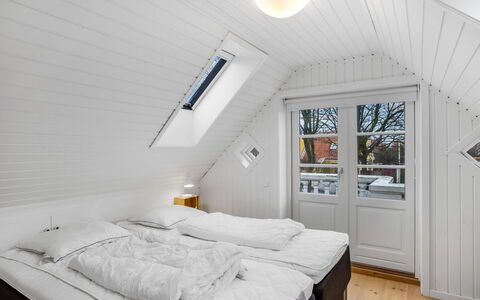 Juhana - 150M from the Sea: Bois, Domicile, Chalet, Dur, Chambre, Planche, Tache De Bois, Gelé, Daylighting, Lit