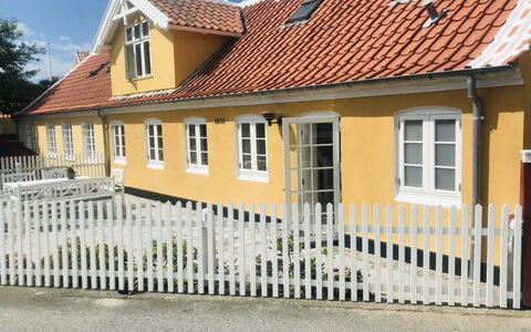 Juhana - 150M from the Sea: Bois, Toit, Architecture, Domicile, Maison, Chalet, Siding, Dur, Pente, Biens