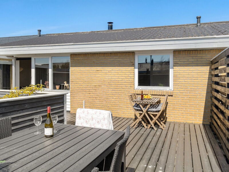 ernesta - 1km From The Sea