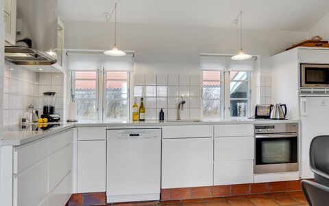 Jantje - 500M from the Sea: Cuisine, Sol, Appareil De Cuisine, Comptoir, Design Intérieur, Principaux Appliance, Cabinetry, Sol, Plafond, Électroménager