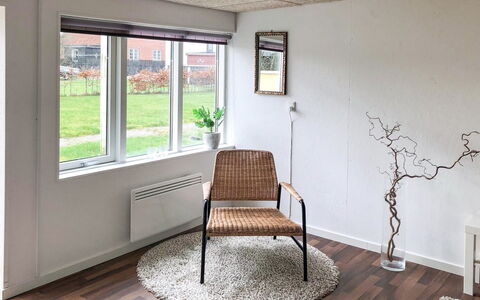 Kätlin - 1.1Km from the Sea: Bois, Toit, Maison, Chalet, Porte, Domicile, Siding, Lot Terre, Batiments Jardin, Cabanon
