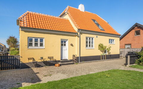 Kätlin - 1.1Km from the Sea: Herbe, Maison, Toit, Domicile, Chalet, Arbuste, Lot Terre, Zone Rurale, Ferme, Couverture De Sol