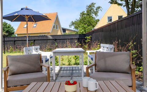 Hansiane - 500M from the Sea: Meubles, Mobilier De Jardin, Chaise, Bois, Table, Tableau De Plein Air, Plate-Forme, Porche, Patio, Table Basse