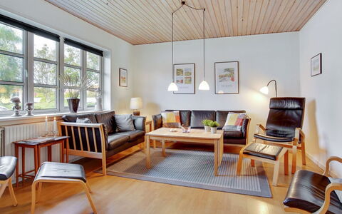 Hansiane - 500M from the Sea: Meubles, Design Intérieur, Sol, Bois, Sol, Parquet, Plafond, Salon, Canapé, Cadre