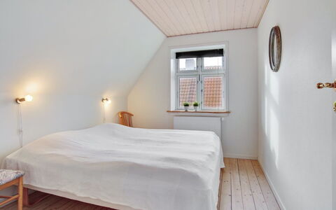 Hansiane - 500M from the Sea: Mur, Lit, Sol, Sol, Chambre, Bois, Plafond, Design Intérieur, Parquet, Drap De Lit