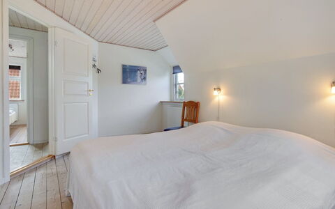 Hansiane - 500M from the Sea: Mur, Sol, Sol, Bois, Plafond, Design Intérieur, Parquet, Chambre, Lit, Porte