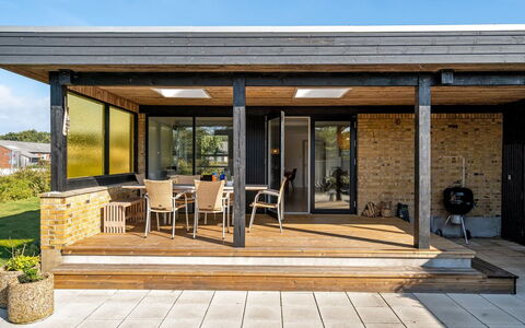 Villum - 700M from the Sea: Architecture, Toit, Domicile, Composite, Daylighting, Siding, Allée