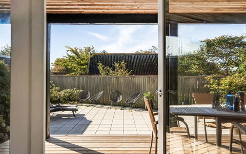 Villum - 700M from the Sea: Architecture, Toit, Domicile, Composite, Daylighting, Siding, Allée