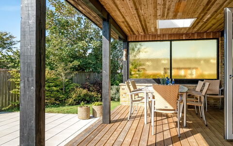 Villum - 700M from the Sea: Architecture, Toit, Domicile, Composite, Daylighting, Siding, Allée