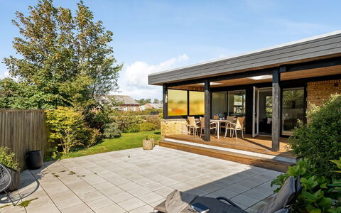 Villum - 700M from the Sea: Architecture, Toit, Domicile, Composite, Daylighting, Siding, Allée
