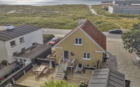 Elka - 100M from the Sea: Appartement, Ombre, Balcon, Chaise, Clôture, Mobilier De Jardin, Aluminium, Gazon Artificiel