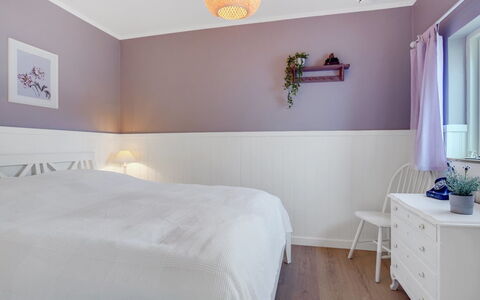 Sylwia - 800M from the Sea: Design Intérieur, Chambre, Bois, Plafond, Sol, Sol, Lit, Éclairage, Literie, Meubles