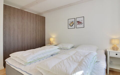 Gine - 1.5Km from the Sea: Toit, Maison, Domicile, Chalet, Porte, Siding, Plate-Forme, Porche, Planche, Dur