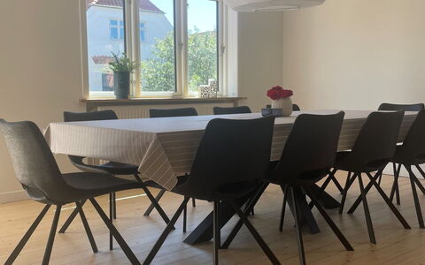 Urs - 200M from the Sea: Architecture, Toit, Domicile, Composite, Daylighting, Siding, Allée