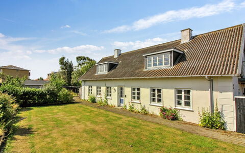 Canan - 1.6Km from the Sea: Herbe, Vert, Maison, Chalet, Prairie, Zone Rurale, Écorégion, Paysage, Lot Terre, Arbuste