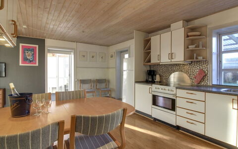 Anais - 1.6Km from the Sea: Domicile, Zone Résidentielle, Maison, Chalet, Toit, Lot Terre, Siding, Jardin, Biens, Pelouse